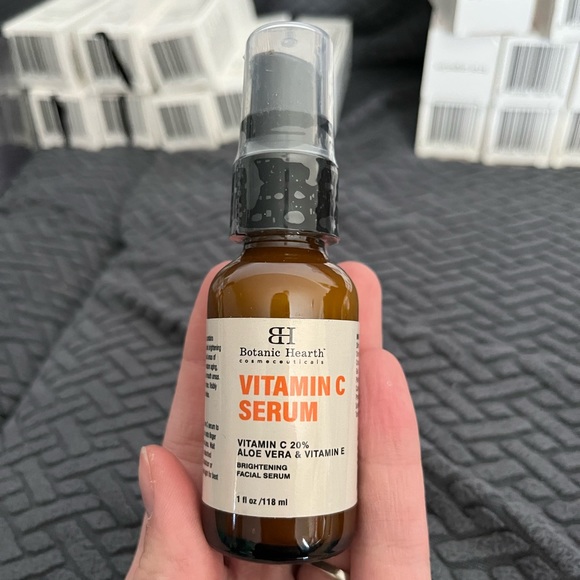 Botanic Hearth
VITAMIN C SERUM - Picture 2 of 9